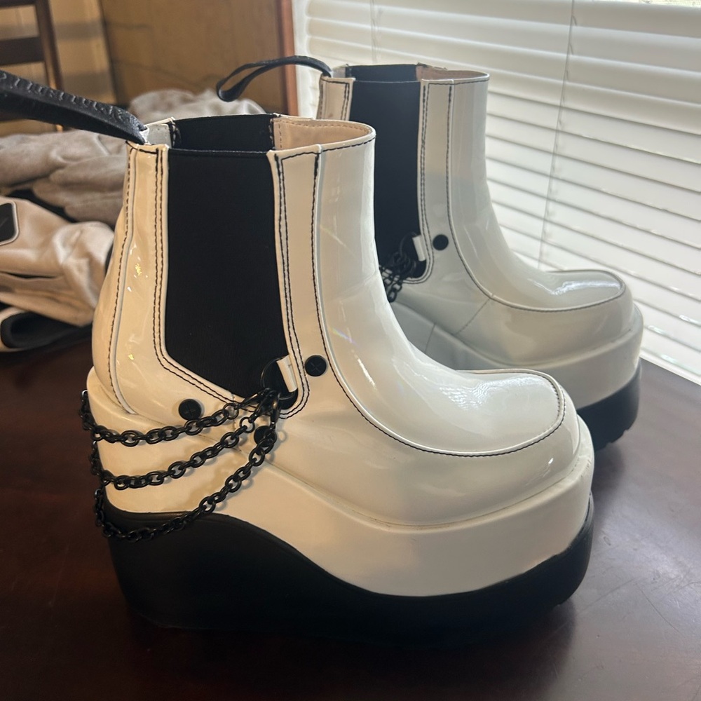 Demonia Void 50 Chelsea Ankle Boots Size 7